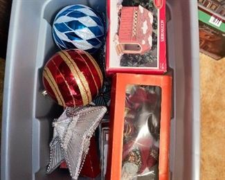 Holiday Ornaments & Decor