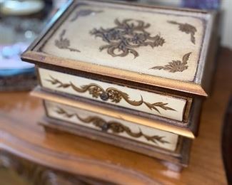 Jewelry box 
