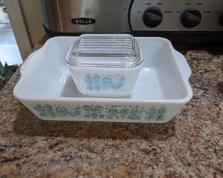 Vintage pyrex dishes