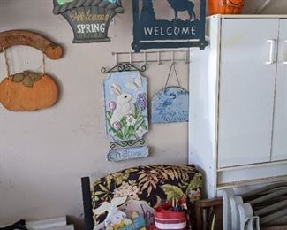 Hanging welcome/seasonal signs