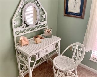 Wicker Vanity with Vanity stool / chair