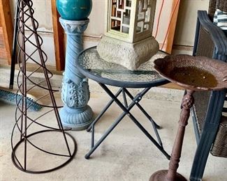 Lawn garden décor bird bath Fleur de lis 