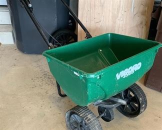 Seed spreader / fertilizer