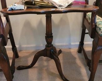 Knapp & Tubbs flipp top table