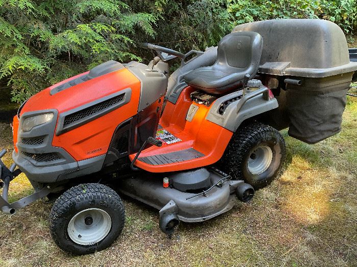 Husqvarna Mower / Tractor YT48DXLS - 1700 Hrs, runs terrific.