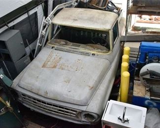 4.International Pickup Body and Frame with Wheels