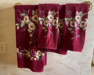 Burgundy Floral Hand Towel Set