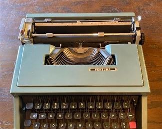 Vintage Ventura Portable Typewriter with Case