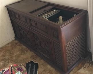 Vintage Mid Century Magnavox AM FM Stereo Console Cabinet