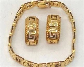 136 - 585 Gold 7" bracelet & matching earrings Roman key design
