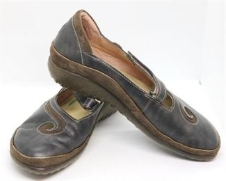 139a - Naot Leather/Suede Flats - size 38 (8)
