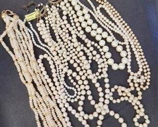 177a - Group of jewelry
