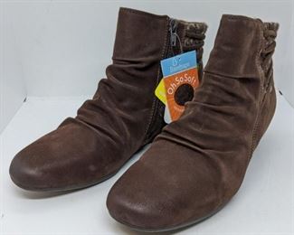 196 - Baretraps Ankle Zippered Boot - NEW, size 7
