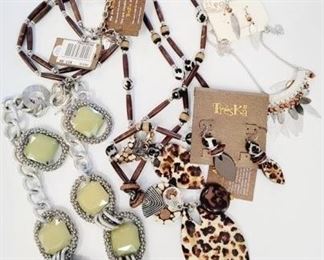 202a - Group of jewelry
