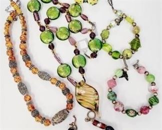 207a - Group of jewelry
