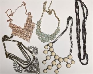 305a - Group Lot of Necklaces
