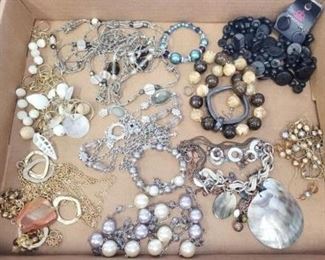 327 - Group costume jewelry
