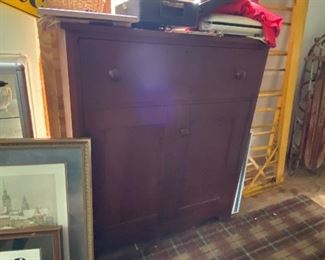 Wooden chest
Of drawers
