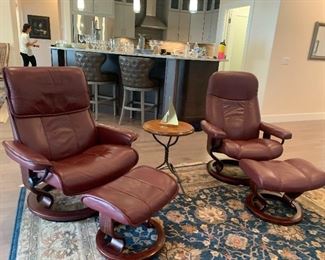 BEAUTIFUL! Stressless Ekornes Leather Chairs & Ottomans
Karastan Collection Rug 12’ x 8’8”