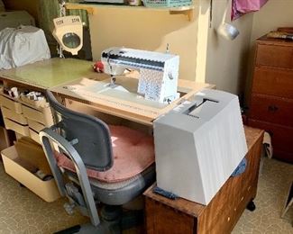 Viking Husqvarna 1100 Embroidery Sewing Machine with Storage Desk 