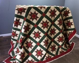 SPECTACULAR QUILT LIKE NEW
