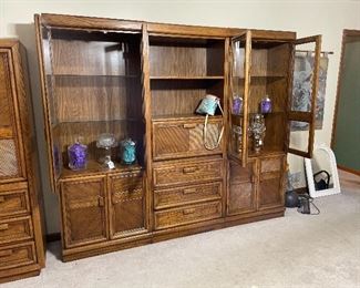Super nice wall unit (3 pieces) and entertainment unit!