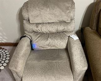 Lift chair - works - like new!