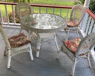 4' Diameter Wicker Table with 1/4" glass, four chairs