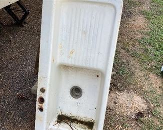 Single sink Porcelain, good for fish camp, etc...