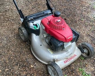 Self Propelled Honda Push Mower, Always Cranks in first or second Pull...