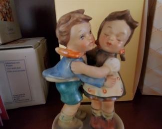 M I Hummel Goebel THE LOVE LIVES ON Porcelain Figurine 