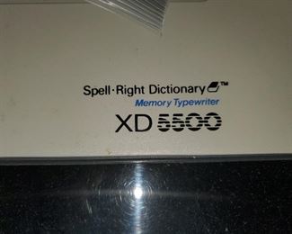 Vintage Typewriter - Spell-Right Memory Typewriter XD5500