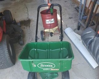 lawn spreader