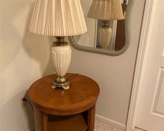 Drum round end table with storage / Lenox lamp