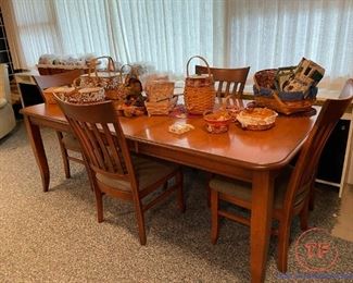Thomasville Dining Room Table Set