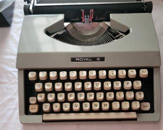 Royal 1970 Typewriter 