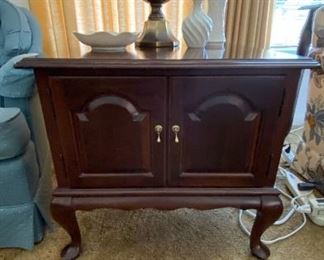 Ethan Allen Georgian Court Side Table 