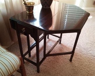 Ethan Allen 6 Sided Drop Leaf Gate Leg Table