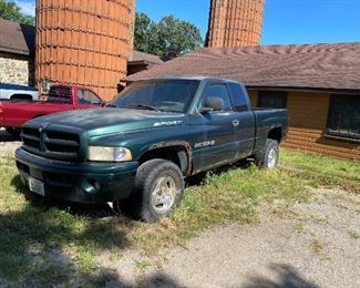 1999 Dodge Ram pickup; doesn't run; 166,642 miles