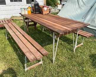 Vintage picnic table with 2 benches
