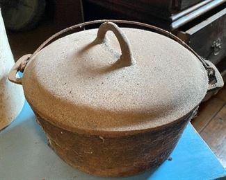 Cast iron hanging pot