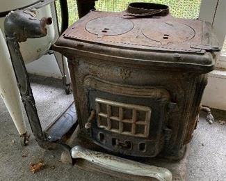Cast iron woodburning stove with base