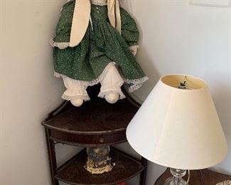 Corner cabinet, table lamps and collectibles