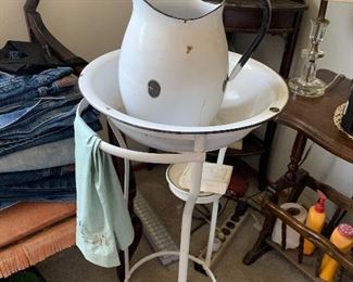 Vintage wash basin