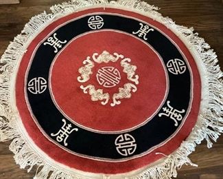 Oriental round rug