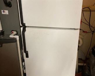 Narrow refrigerator/freezer from Frigidaire