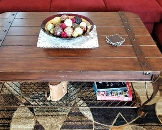 Wood and metal Coffee table
