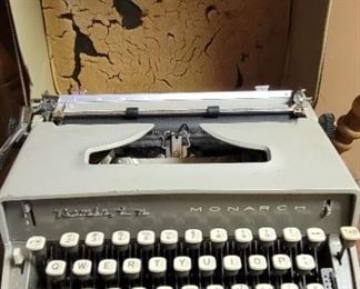 Great Remington "Monarch" Portable Typewriter with Leather Case, made in France