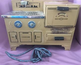 ANTIQUE ELECTRIC TOY STOVE