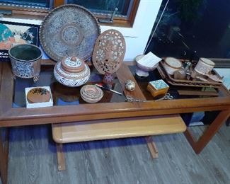 pottery decor, tables, artifacts